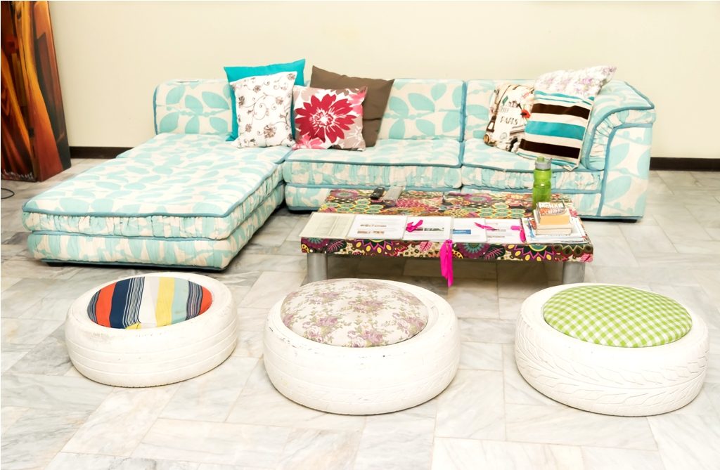 Floral couch at Balay Bakasyunan Boutique Hostel