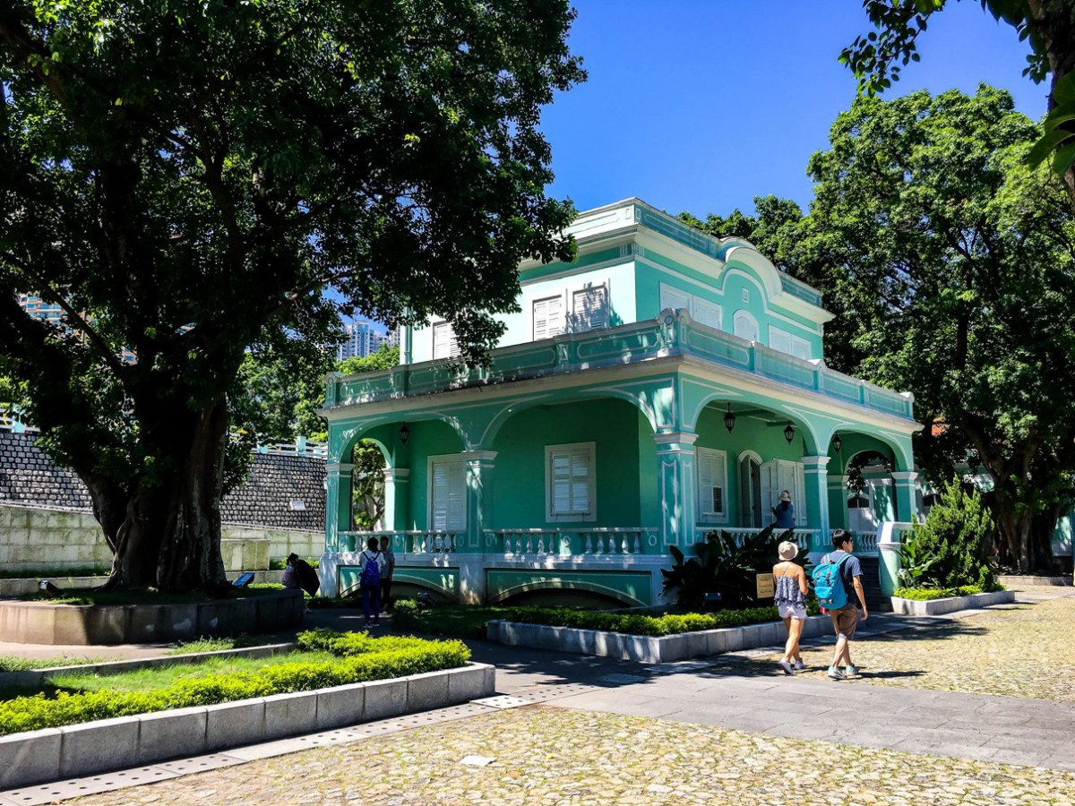 Tree beside a colonial house