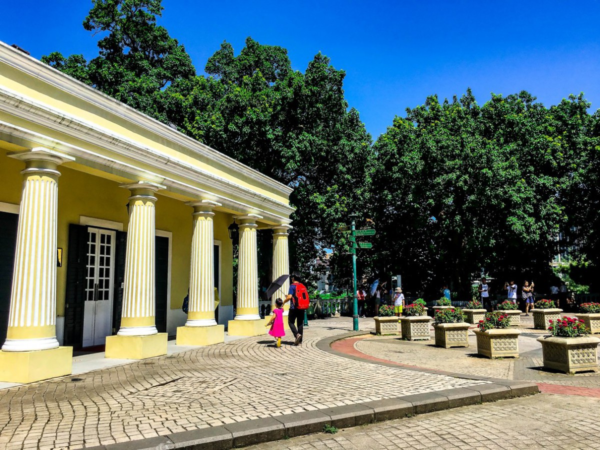 Building with Grecian pillars